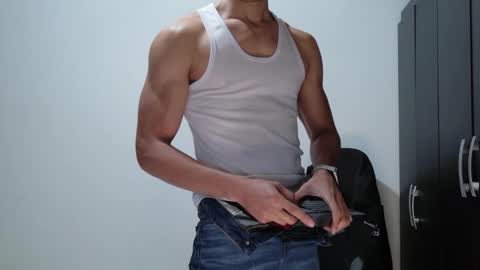 stylish man online show from February 2, 2026, 11:42 am