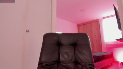 su_ssie online show from February 11, 2025, 4:13 pm