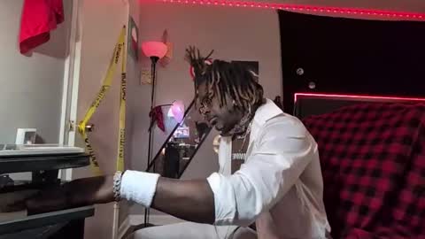 Snapshot of suavechocolatecity chatting on February 8, 2026, 7:28 pm Hot Chocolate online show from February 8, 2026, 7:28 pm