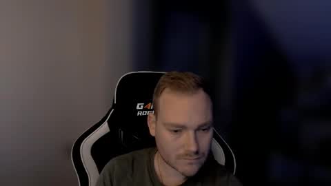 sub_austr online show from November 5, 2025, 8:42 pm