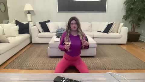 Snapshot of submiss14 chatting on November 15, 2025, 8:00 am Sissy Isabella online show from November 15, 2025, 8:00 am