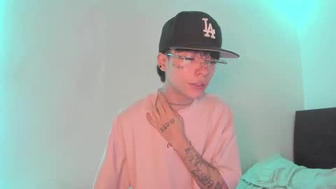 Snapshot of submissive_boyy_ chatting on December 17, 2024, 3:49 pm nico online show from December 17, 2024, 3:49 pm