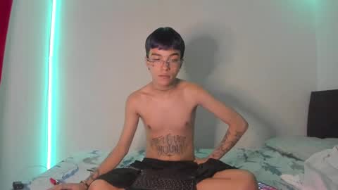 Snapshot of submissive_boyy_ chatting on December 28, 2024, 3:59 pm nico online show from December 28, 2024, 3:59 pm