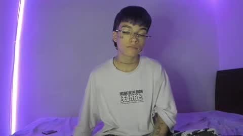 Snapshot of submissive_boyy_ chatting on January 6, 2025, 7:35 pm nico online show from January 6, 2025, 7:35 pm