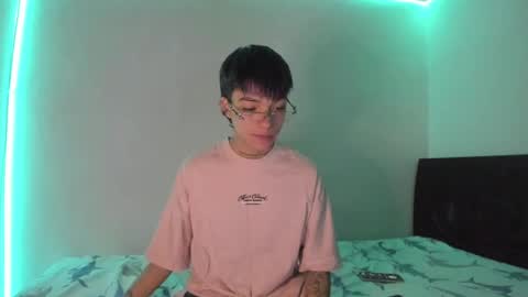 Snapshot of submissive_boyy_ chatting on January 12, 2025, 3:36 pm nico online show from January 12, 2025, 3:36 pm