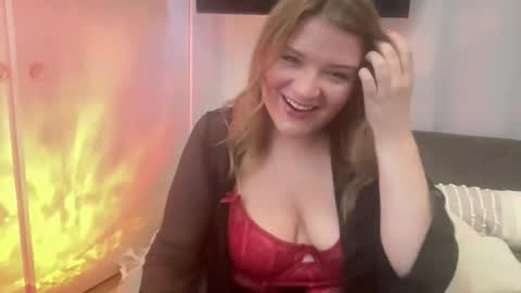 Snapshot of submissivescarletxo chatting on May 7, 2026, 7:19 pm Scarlet online show from May 7, 2026, 7:19 pm