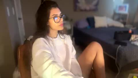 Snapshot of suckmythong410104 chatting on December 19, 2024, 5:18 pm SaraSabeen online show from December 19, 2024, 5:18 pm