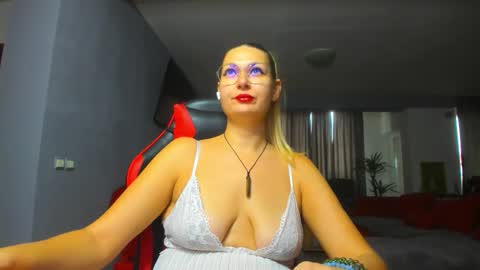 Snapshot of sugar_mayy chatting on November 19, 2025, 9:31 am May online show from November 19, 2025, 9:31 am