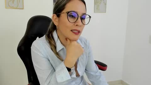 sugar_milff online show from December 19, 2024, 5:18 pm