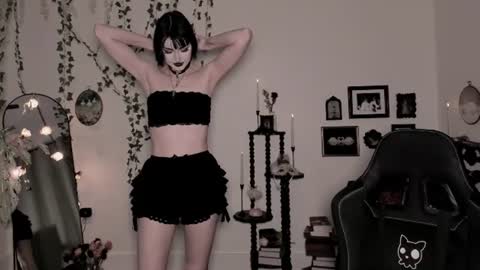 Snapshot of sugarmiette chatting on June 12, 2026, 6:01 am Ella online show from June 12, 2026, 6:01 am