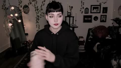 Snapshot of sugarmiette chatting on June 17, 2026, 5:43 am Ella online show from June 17, 2026, 5:43 am
