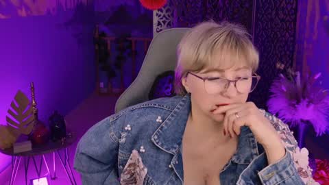 Vivien online show from December 15, 2024, 7:42 pm