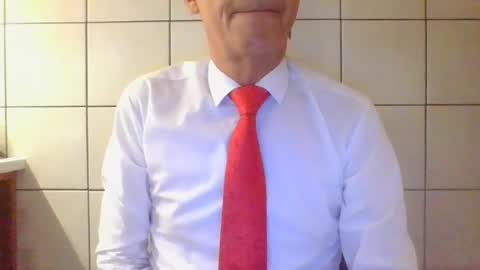 Snapshot of suit_elegant chatting on July 26, 2026, 8:38 pm Suit tie horny online show from July 26, 2026, 8:38 pm