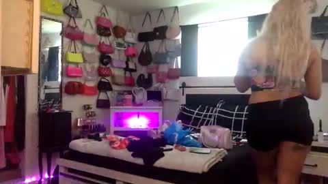 lexie online show from April 18, 2026, 12:14 am