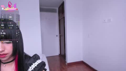 Nicolle  online show from October 5, 2025, 4:05 pm