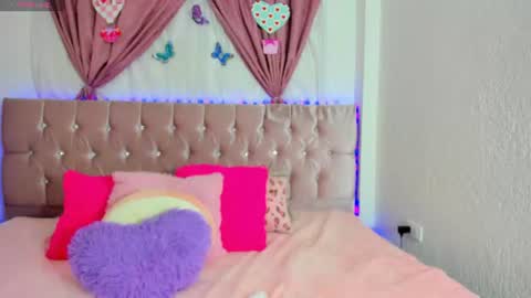summer_girls01 online show from July 10, 2026, 11:40 pm