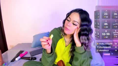 Snapshot of summer_holiday chatting on December 10, 2024, 9:55 am OnlyFans summer holiday online show from December 10, 2024, 9:55 am