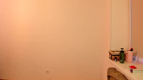 Summer Preston online show from October 10, 2025, 5:17 am