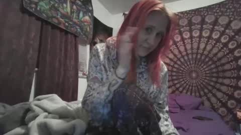 Snapshot of summerainzpuddles chatting on November 5, 2025, 4:01 am Summer Rainz online show from November 5, 2025, 4:01 am