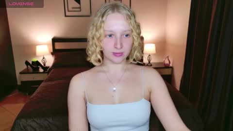 Snapshot of summerjem chatting on November 22, 2025, 9:52 am summerjem online show from November 22, 2025, 9:52 am