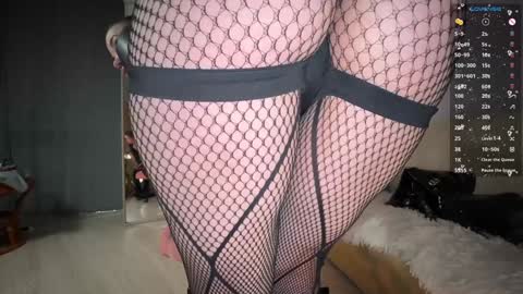 Snapshot of sun_for_you chatting on December 19, 2024, 3:40 am Miss Nelly online show from December 19, 2024, 3:40 am