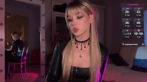 Snapshot of sun_for_you chatting on December 19, 2025, 11:23 pm Miss Nelly online show from December 19, 2025, 11:23 pm