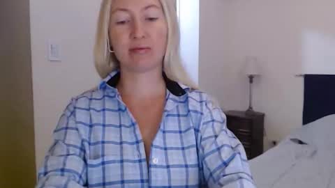 Snapshot of sunbrilliant chatting on April 30, 2026, 11:27 am sunbrilliant online show from April 30, 2026, 11:27 am
