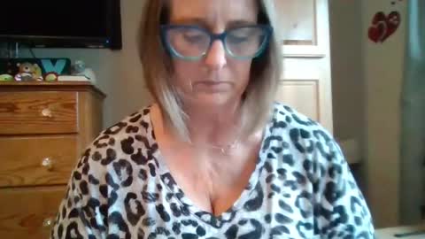 Snapshot of sunflower556 chatting on July 18, 2026, 6:23 pm Sunflower online show from July 18, 2026, 6:23 pm