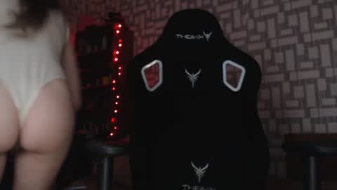 Snapshot of sunloveandwe chatting on October 23, 2025, 4:50 pm Mistress Eve online show from October 23, 2025, 4:50 pm