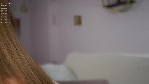 Lily online show from September 26, 2025, 2:10 pm