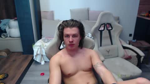 Snapshot of sunny1girl chatting on May 7, 2026, 8:31 am Alice and Sergey online show from May 7, 2026, 8:31 am