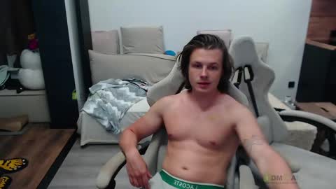 Snapshot of sunny1girl chatting on June 7, 2026, 6:33 pm Alice and Sergey online show from June 7, 2026, 6:33 pm