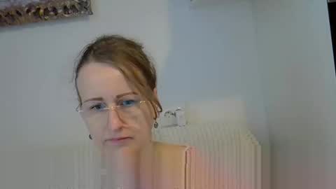 Snapshot of sunny__mood chatting on April 15, 2026, 8:21 am sunny__mood online show from April 15, 2026, 8:21 am