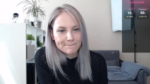 Snapshot of sunny_bunny6 chatting on December 20, 2024, 6:08 am Naomi online show from December 20, 2024, 6:08 am