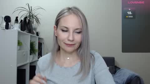 Snapshot of sunny_bunny6 chatting on January 4, 2025, 12:48 am Naomi online show from January 4, 2025, 12:48 am