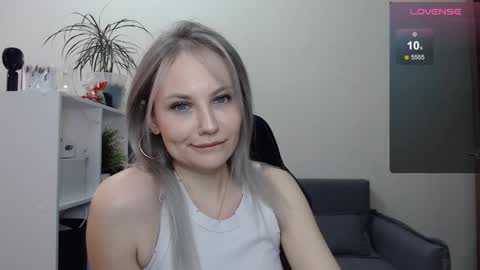 Snapshot of sunny_bunny6 chatting on March 5, 2025, 6:23 am Naomi online show from March 5, 2025, 6:23 am