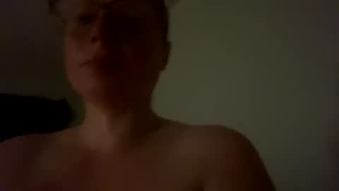 Snapshot of sunny_clementine chatting on October 27, 2025, 3:54 am Sunny Clementine online show from October 27, 2025, 3:54 am