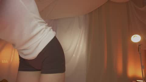Snapshot of sunny_maria chatting on May 2, 2026, 9:42 pm Maria online show from May 2, 2026, 9:42 pm