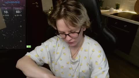 Snapshot of sunny_mood chatting on June 5, 2026, 6:31 am sunny mood online show from June 5, 2026, 6:31 am