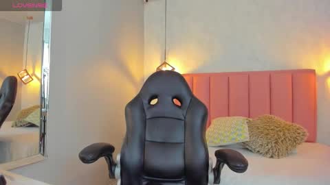  S U N N Y online show from February 21, 2026, 11:22 am