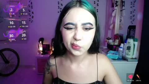 Snapshot of sunset_pienk chatting on April 6, 2026, 5:41 am Sunset online show from April 6, 2026, 5:41 am