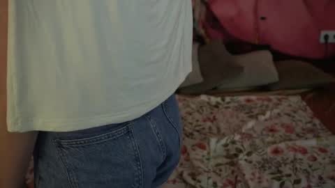 Lola online show from November 2, 2025, 7:16 pm