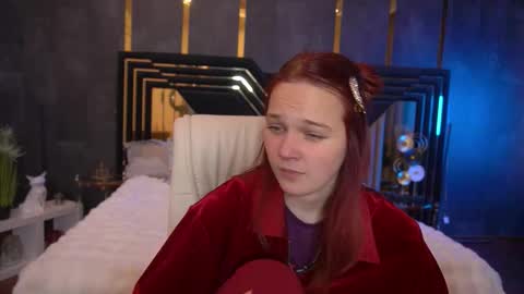 Lola online show from December 5, 2025, 9:29 am