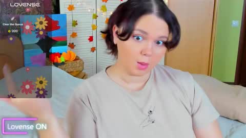 sunyy_bunyy online show from October 16, 2025, 7:42 am