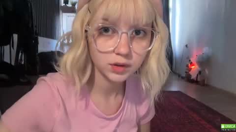 Snapshot of super_pixie chatting on July 25, 2026, 12:58 pm super_pixie online show from July 25, 2026, 12:58 pm