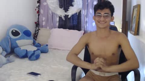 Snapshot of superasian143xx chatting on December 3, 2024, 8:38 am GAY online show from December 3, 2024, 8:38 am