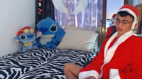 Snapshot of superasian143xx chatting on December 22, 2024, 2:28 am GAY online show from December 22, 2024, 2:28 am