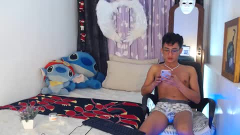 Snapshot of superasian143xx chatting on January 3, 2025, 8:01 pm GAY online show from January 3, 2025, 8:01 pm