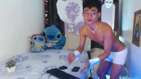 Snapshot of superasian143xx chatting on January 16, 2025, 4:28 pm GAY online show from January 16, 2025, 4:28 pm