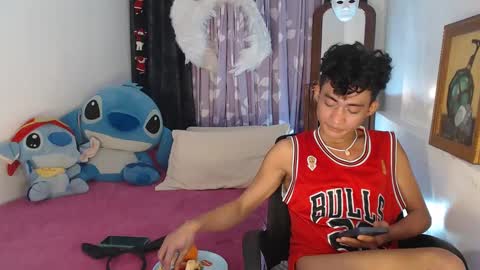 Snapshot of superasian143xx chatting on February 12, 2025, 4:44 pm GAY online show from February 12, 2025, 4:44 pm